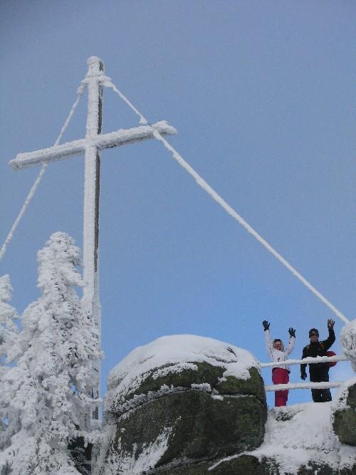 Schneeschuhwandern am Dreisessel: Gipfelkreuz Hochstein