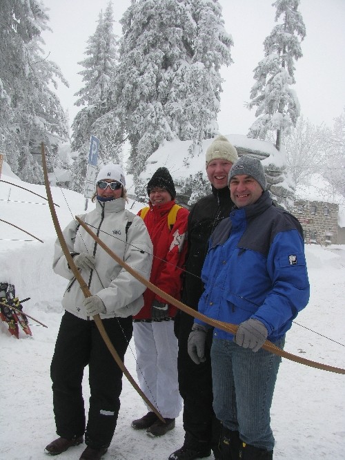 Robin-hood-Abenteuer am Dreisessel. Bogenschießen und Schneeschuhwandern
